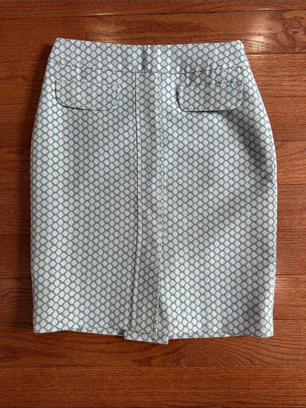 Ann Taylor Size 2P Aqua and White Patterned Pencil Skirt